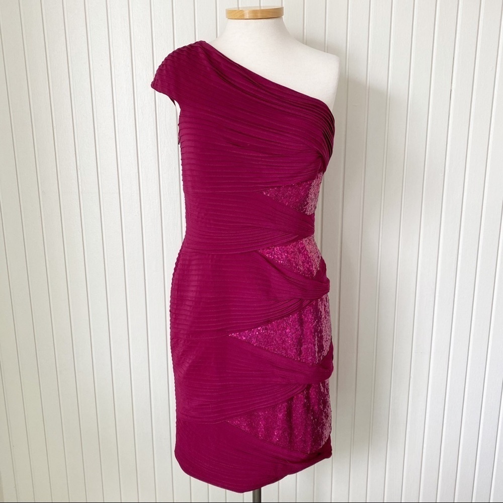 NWT Tadashi Shoji One Shoulder Sequins Cocktail Dress Magenta Sangria Medium
